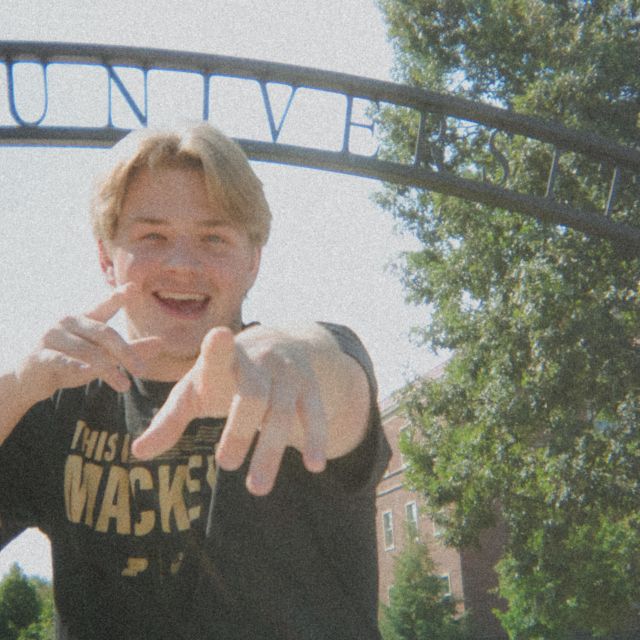 @hammeredthreads took over VERVE and we’re not mad about it ☺️🛍️