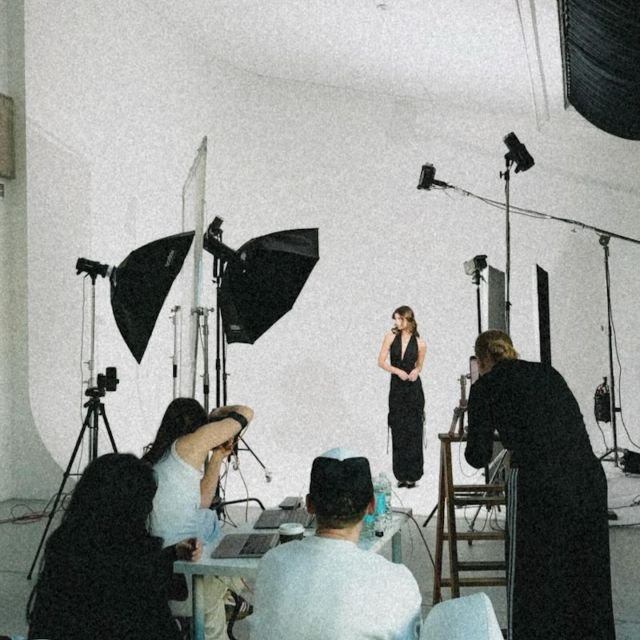 heading to the career fair tomorrow? 

come by verve after the fair to get your headshots updated with @photosbysorna 

📍tomorrow @ verve from 12-3

take a tour during your visit to be entered to win apple airpods max this week!