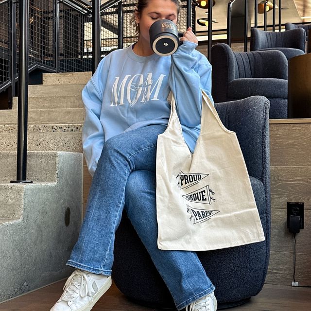 📸 Calling all parents! Join us at VERVE on Sunday for a fun photoshoot. We’d love to grab a few shots of you + your family, and as a thank you, you’ll score some exclusive Verve merch 👕✨ 

🚨 Be one of the first 50 families to snap a photo and you’ll score a FREE tote bag and a Boiler Brewing mug!