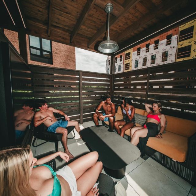 ✔️ sun
✔️ 83 degrees 
✔️UV 8 
✔️ VERVE pool 
✍️ sign now and get $500