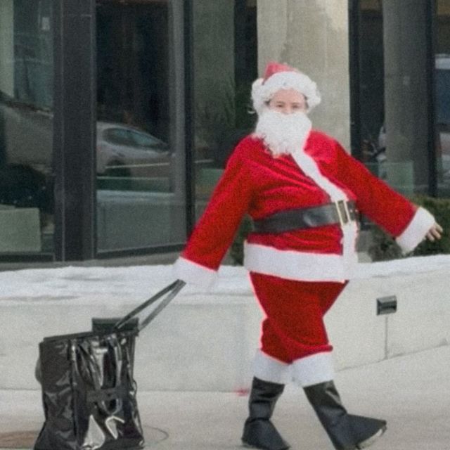 We’re not saying Santa has upgraded… but Santa has definitely upgraded. Today’s giveaway is the beloved, borderline-indestructible Hulken Bag, also known as the one bag that can survive apartment living, laundry day, and Purdue winters.
And yes - Santa will be wandering around campus today with the Hulken like it’s his personal sleigh replacement. If you see someone in a Santa suit casually rolling a massive tote bag? Just act normal. Or don’t.  How to secure the win:
Make sure you are following @vervewestlafayette and like this post
Tag a friend who always need help carrying things (each tag is an entry)
Share this post for extra entries

Winner announced tomorrow. Visibility into Santa operations not guaranteed